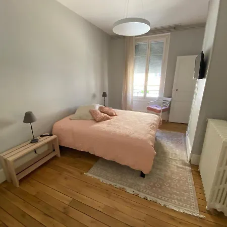 Grand De Caractere Au Coeur De Ville